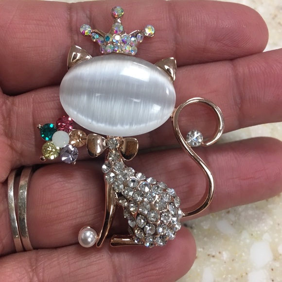 Jewelry - Rhinestone Queen Kitty Brooch